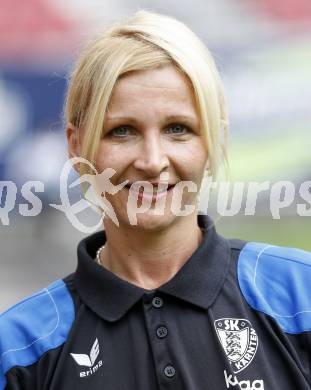 Fussball Bundesliga. Fussball Akademie SK Austria Kaernten U17. BNZ. Bundesnachwuchszentrum. Ernst Isabella, Masseurin U15. Klagenfurt, am 4.8.2009.
Foto: Kuess 
---
pressefotos, pressefotografie, kuess, qs, qspictures, sport, bild, bilder, bilddatenbank