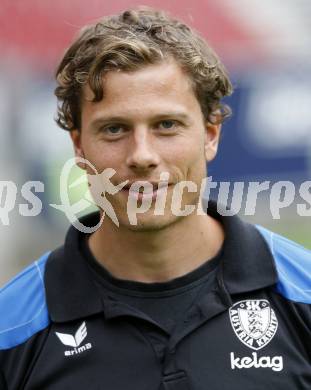 Fussball Bundesliga. Fussball Akademie SK Austria Kaernten U17. BNZ. Bundesnachwuchszentrum. Individualtrainer Guenter Stoxreiter. Klagenfurt, am 4.8.2009.
Foto: Kuess 
---
pressefotos, pressefotografie, kuess, qs, qspictures, sport, bild, bilder, bilddatenbank