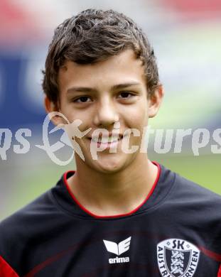Fussball Bundesliga. SK Austria Kaernten Akademie U17. BNZ. Bundesnachwuchszentrum. Avila Tonatiuh. Klagenfurt, am 4.8.2009.
Foto: Kuess
---
pressefotos, pressefotografie, kuess, qs, qspictures, sport, bild, bilder, bilddatenbank