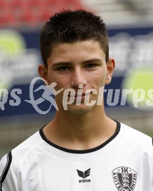 Fussball Bundesliga. SK Austria Kaernten Akademie U15. BNZ. Bundesnachwuchszentrum. Basha Astrit. Klagenfurt, am 4.8.2009.
Foto: Kuess
---
pressefotos, pressefotografie, kuess, qs, qspictures, sport, bild, bilder, bilddatenbank