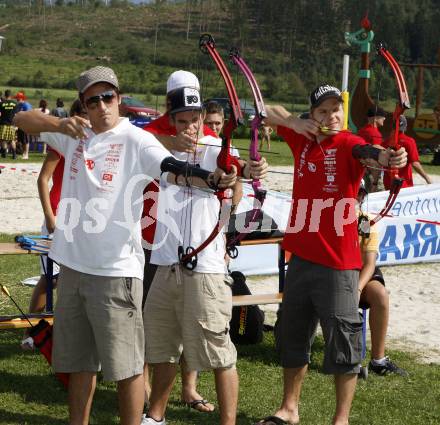 EBEL. Eishockey Bundesliga. KAC. Highland Games fuer Eishockey Fanclubs. Fabian Scholz, Silvio Jakobitsch, Stephan Geier. Althofen, am 22.8.2009.
Foto: Kuess
---
pressefotos, pressefotografie, kuess, qs, qspictures, sport, bild, bilder, bilddatenbank