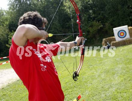 EBEL. Eishockey Bundesliga. KAC. Highland Games fuer Eishockey Fanclubs. Johannes Reichel. Althofen, am 22.8.2009.
Foto: Kuess
---
pressefotos, pressefotografie, kuess, qs, qspictures, sport, bild, bilder, bilddatenbank