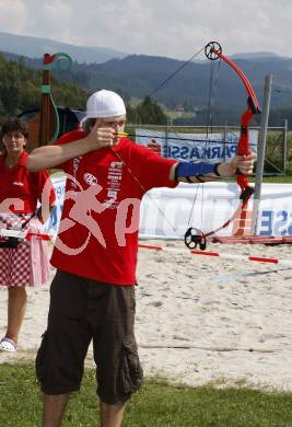 EBEL. Eishockey Bundesliga. KAC. Highland Games fuer Eishockey Fanclubs. Markus Poeck. Althofen, am 22.8.2009.
Foto: Kuess
---
pressefotos, pressefotografie, kuess, qs, qspictures, sport, bild, bilder, bilddatenbank