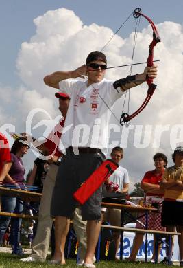 EBEL. Eishockey Bundesliga. KAC. Highland Games fuer Eishockey Fanclubs. Manuel Geier. Althofen, am 22.8.2009.
Foto: Kuess
---
pressefotos, pressefotografie, kuess, qs, qspictures, sport, bild, bilder, bilddatenbank