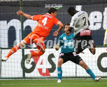 Fussball. Tipp3-Bundesliga. SK Austria Kelag Kaernten  gegen FK Austria Wien. Modou Jagne (Austria Kaernten), Aleksandar Dragovic, Szabolcs Safar (Austria Wien). Klagenfurt, 12.9.2009. 
Foto: Kuess

---
pressefotos, pressefotografie, kuess, qs, qspictures, sport, bild, bilder, bilddatenbank