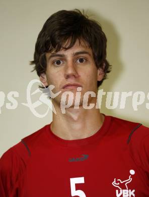 Volleyball Bundesliga. VBK Loewen. Paul Kjos. Klagenfurt, 23.9.2009.
Foto: Kuess
---
pressefotos, pressefotografie, kuess, qs, qspictures, sport, bild, bilder, bilddatenbank