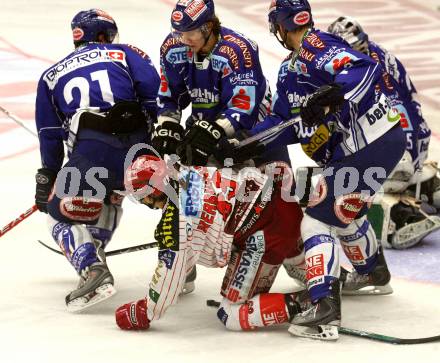 EBEL. Eishockey Bundesliga. EC Pasut VSV gegen KAC.  Christian Ban, Michael Martin, (VSV), Raphael Herburger (KAC). Villach, am 11.10.2009.
Foto: Nadja Kuess 


---
pressefotos, pressefotografie, kuess, qs, qspictures, sport, bild, bilder, bilddatenbank