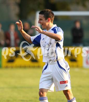 Fussball Kaerntner Liga. SK Treibach gegen SK St. Andrae/Lavanttal. Torjubel Andreas Wolfger (Treibach). Treibach, am 26.10.2009.
Foto: Kuess
---
pressefotos, pressefotografie, kuess, qs, qspictures, sport, bild, bilder, bilddatenbank