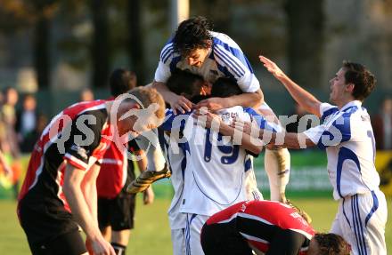 Fussball Kaerntner Liga. SK Treibach gegen SK St. Andrae/Lavanttal. Torjubel (Treibach). Treibach, am 26.10.2009.
Foto: Kuess
---
pressefotos, pressefotografie, kuess, qs, qspictures, sport, bild, bilder, bilddatenbank