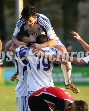 Fussball Kaerntner Liga. SK Treibach gegen SK St. Andrae/Lavanttal. Torjubel (Treibach). Treibach, am 26.10.2009.
Foto: Kuess
---
pressefotos, pressefotografie, kuess, qs, qspictures, sport, bild, bilder, bilddatenbank