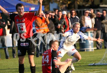 Fussball Kaerntner Liga. SK Treibach gegen SK St. Andrae/Lavanttal. Alexander Lessnigg (Treibach), Daniel Karl Oberlaender (St. Andrae). Treibach, am 26.10.2009.
Foto: Kuess
---
pressefotos, pressefotografie, kuess, qs, qspictures, sport, bild, bilder, bilddatenbank