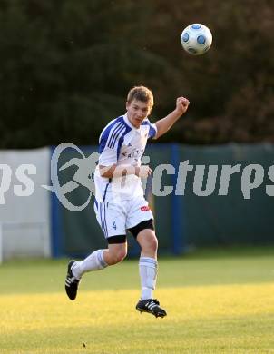 Fussball Kaerntner Liga. SK Treibach gegen SK St. Andrae/Lavanttal. Philip Klaming (Treibach). Treibach, am 26.10.2009.
Foto: Kuess
---
pressefotos, pressefotografie, kuess, qs, qspictures, sport, bild, bilder, bilddatenbank