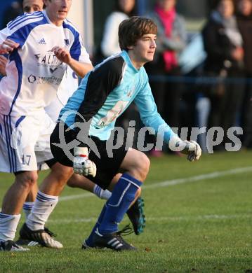 Fussball Kaerntner Liga. SK Treibach gegen SK St. Andrae/Lavanttal. Max Friesacher (St. Andrae). Treibach, am 26.10.2009.
Foto: Kuess
---
pressefotos, pressefotografie, kuess, qs, qspictures, sport, bild, bilder, bilddatenbank
