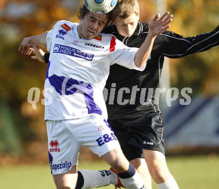 Fussball Regionalliga. SAK Klagenfurt gegen SK Sturm Graz Amateure. Grega Triplat (SAK), Luca Tauschmann (Sturm Graz). Klagenfurt, am 31.10.2009.
Foto: Kuess
---
pressefotos, pressefotografie, kuess, qs, qspictures, sport, bild, bilder, bilddatenbank