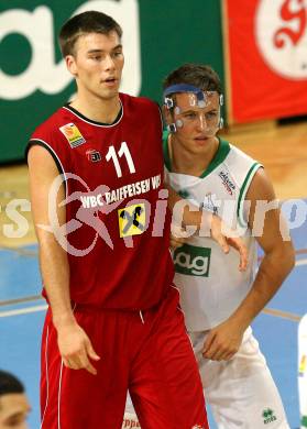 Basketball Bundesliga. Woerthersee Piraten gegen WBC Kraftwerk Wels. Maxi Kunovjanek (Piraten), Matt Nelson (Wels). Klagenfurt, am 31.10.2009.
Foto: Kuess

---
pressefotos, pressefotografie, kuess, qs, qspictures, sport, bild, bilder, bilddatenbank