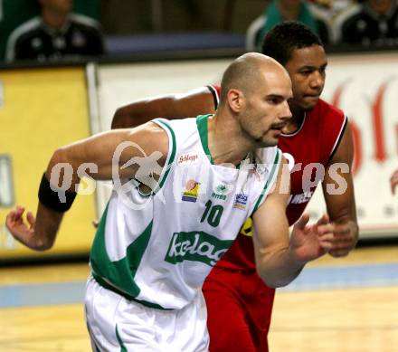 Basketball Bundesliga. Woerthersee Piraten gegen WBC Kraftwerk Wels. Joachim Buggelsheim (Piraten), Jason Conley (Wels). Klagenfurt, am 31.10.2009.
Foto: Kuess

---
pressefotos, pressefotografie, kuess, qs, qspictures, sport, bild, bilder, bilddatenbank