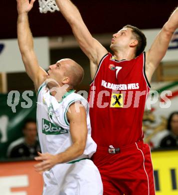 Basketball Bundesliga. Woerthersee Piraten gegen WBC Kraftwerk Wels. Davor Sattler (Piraten), Davor Lamesic (Wels). Klagenfurt, am 31.10.2009.
Foto: Kuess

---
pressefotos, pressefotografie, kuess, qs, qspictures, sport, bild, bilder, bilddatenbank
