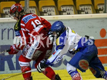 Eishockey U20 Meisterschaft. KAC gegen VSV. Juergen Moser (KAC), Patrick Ratz (VSV). Klagenfurt am 4.11.2009
Foto: Kuess
---
pressefotos, pressefotografie, kuess, qs, qspictures, sport, bild, bilder, bilddatenbank