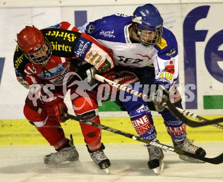 Eishockey U20 Meisterschaft. KAC gegen VSV. Stefan Schumnig (KAC), Michael Koefeler (VSV). Klagenfurt am 4.11.2009
Foto: Kuess
---
pressefotos, pressefotografie, kuess, qs, qspictures, sport, bild, bilder, bilddatenbank