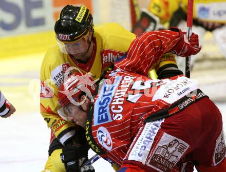 EBEL. Eishockey Bundesliga. KAC gegen EV Vienna Capitals. David Schuller,  (KAC),  Benoit Gratton (Vienna). Klagenfurt, am 13.11.2009.
Foto: Kuess 

---
pressefotos, pressefotografie, kuess, qs, qspictures, sport, bild, bilder, bilddatenbank