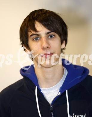 Kaernten Sport. Package Uebergabe. Markus Goenitzer (Badminton).  Klagenfurt, 24.11.2009.
Foto: Kuess
---
pressefotos, pressefotografie, kuess, qs, qspictures, sport, bild, bilder, bilddatenbank