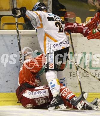 EBEL. Eishockey Bundesliga. KAC gegen EHC LIWEST Linz. Markus Pirmann,  (KAC),  Brad Purdie (Linz). Klagenfurt, am 20.12.2009.
Foto: Kuess 

---
pressefotos, pressefotografie, kuess, qs, qspictures, sport, bild, bilder, bilddatenbank