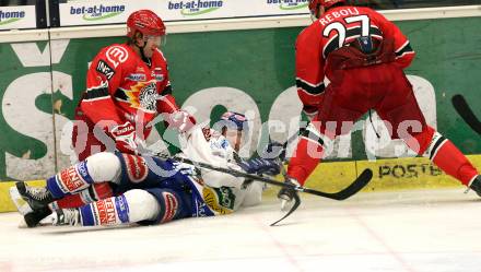 EBEL. Eishockey Bundesliga. EC Pasut VSV gegen HK Acroni Jesenice.  Philipp Pinter, VSV), Anze Terlikar, Miha Rebolj( (Jesenice). Villach, am 3.1.2010.
Foto: Kuess 


---
pressefotos, pressefotografie, kuess, qs, qspictures, sport, bild, bilder, bilddatenbank