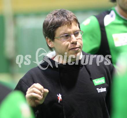 Handball Bundesliga. HC Kelag Kaernten gegen Sportunion Edelweiss Linz. Trainer Michael Pontasch (HCK). Klagenfurt, am 6.2.2010.
Foto: Kuess
---
pressefotos, pressefotografie, kuess, qs, qspictures, sport, bild, bilder, bilddatenbank