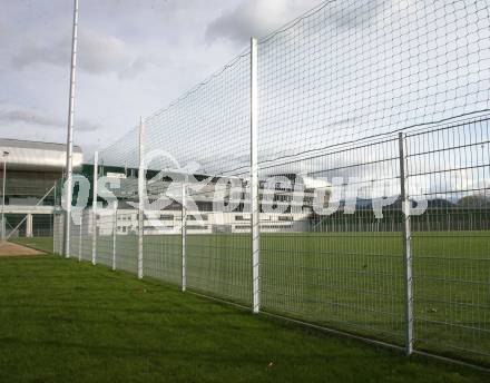 Fussball. Sportstaette, Sportstaetten. Trainingsplatz SK Austria Kaernten. Hypo Group Arena hinter Gittern. Klagenfurt, am 14.10.2009.
Foto: Nadja Kuess
---
pressefotos, pressefotografie, kuess, qs, qspictures, sport, bild, bilder, bilddatenbank