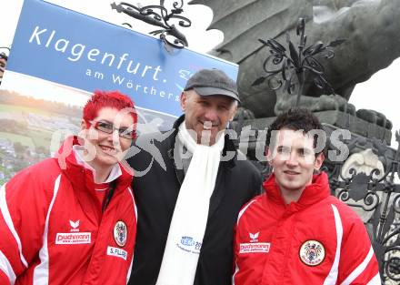 Stocksport. Eisschiessen. IFI Eisstock Europameisterschaften, Vorberichte, Pressekonferenz, Teampraesentation. Sabine Fillafer, Manfred Mertel, Reinhard Felsberger. Klagenfurt, am 20.2.2010.
Foto:Kuess
---
pressefotos, pressefotografie, kuess, qs, qspictures, sport, bild, bilder, bilddatenbank