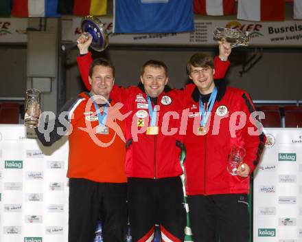 Stocksport. Eisschiessen. IFI Eisstock Europameisterschaften. Zielwettbewerb.  Rudolf Winkler (D), Thomas Fuchs (AUT), Franz Roth (AUT).  Klagenfurt, am 3.3.2010.
Foto: Kuess
---
pressefotos, pressefotografie, kuess, qs, qspictures, sport, bild, bilder, bilddatenbank