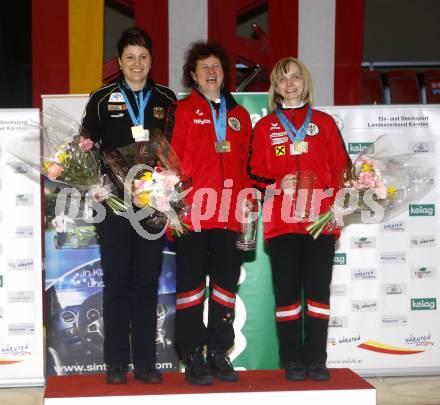 Stocksport. Eisschiessen. IFI Eisstock Europameisterschaften. Zielwettbewerb. Marina Dunstmair (D), Susanne Sohm-Armellini (AUT), Silvia Gutmann-Wild (AUT). Klagenfurt, am 3.3.2010.
Foto: Kuess
---
pressefotos, pressefotografie, kuess, qs, qspictures, sport, bild, bilder, bilddatenbank