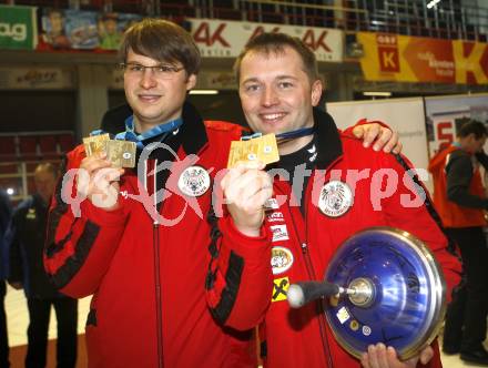Stocksport. Eisschiessen. IFI Eisstock Europameisterschaften. Zielwettbewerb. Franz Roth (AUT), Thomas Fuchs (AUT).  Klagenfurt, am 3.3.2010.
Foto: Kuess
---
pressefotos, pressefotografie, kuess, qs, qspictures, sport, bild, bilder, bilddatenbank