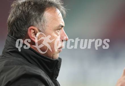 Fussball Stiegl OEFB Cup. SK Austria Kaernten gegen Fernwaerme Vienna. Trainer Joze Prelogar (Kaernten). Klagenfurt, am 9.3.2010.
Foto: Kuess
---
pressefotos, pressefotografie, kuess, qs, qspictures, sport, bild, bilder, bilddatenbank