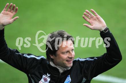 Fussball OEFB Stiegl Cup. SK Austria Kaernten gegen SC Magna Wr. Neustadt. Trainer Peter Schoettel (Wr. Neustadt). Klagenfurt, am 20.4.2010.
Foto: Kuess
---
pressefotos, pressefotografie, kuess, qs, qspictures, sport, bild, bilder, bilddatenbank