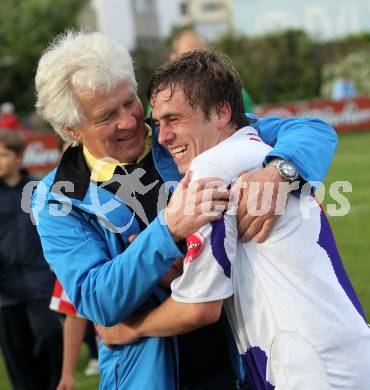 Fussball. Regionalliga. SAK Celovec/Klagenfurt gegen SC St. Stefan/Lav..  Jubel Trainer Jagodic Alois, Triplat Grega (SAK). Klagenfurt, 8.5.2010. 
Foto: Kuess

---
pressefotos, pressefotografie, kuess, qs, qspictures, sport, bild, bilder, bilddatenbank