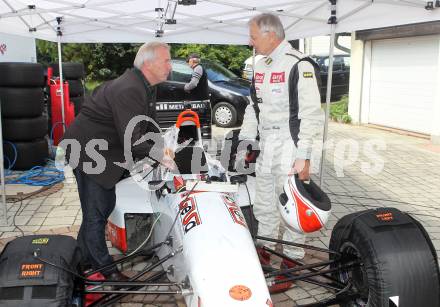 Motorsport. Int. Bergrennen fuer Automobile St. Urban - Simonhoehe. Landeshauptmann Gerhard Doerfler, Hermann Waldy. Simonhoehe, am 5.9.2010.
Foto: Kuess
---
pressefotos, pressefotografie, kuess, qs, qspictures, sport, bild, bilder, bilddatenbank