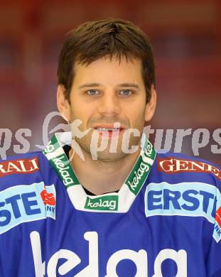 Eishockey Bundesliga. VSV. Mannschaftsfototermin. Damon Derek. Villach, 8.9.2010.
Foto: Kuess
---
pressefotos, pressefotografie, kuess, qs, qspictures, sport, bild, bilder, bilddatenbank