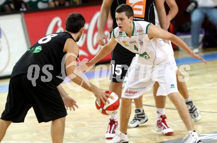 Basketball Bundesliga. Woerthersee Piraten gegen UBC Guessing Knights. Martin Breithuber, (Piraten),  Alexander Nunner (Guessing Knights). Klagenfurt, 2.10.2010.
Foto:  Kuess

---
pressefotos, pressefotografie, kuess, qs, qspictures, sport, bild, bilder, bilddatenbank