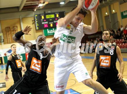 Basketball Bundesliga. Woerthersee Piraten gegen UBC Guessing Knights.  Andreas Kuttnig, (Piraten),  Yao Schafer-Tsahe (Guessing Knights). Klagenfurt, 2.10.2010.
Foto:  Kuess

---
pressefotos, pressefotografie, kuess, qs, qspictures, sport, bild, bilder, bilddatenbank