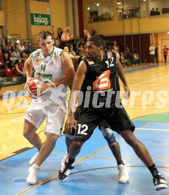 Basketball Bundesliga. Woerthersee Piraten gegen UBC Guessing Knights.  Maximilian Kunovjanek, (Piraten),  Marcus Heard (Guessing Knights). Klagenfurt, 2.10.2010.
Foto:  Kuess

---
pressefotos, pressefotografie, kuess, qs, qspictures, sport, bild, bilder, bilddatenbank