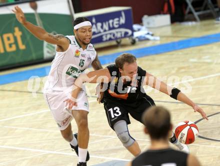 Basketball Bundesliga. Woerthersee Piraten gegen UBC Guessing Knights.  Thomas Kennedy, (Piraten),  Philipp Horvath (Guessing Knights). Klagenfurt, 2.10.2010.
Foto:  Kuess

---
pressefotos, pressefotografie, kuess, qs, qspictures, sport, bild, bilder, bilddatenbank