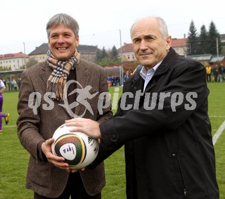 Fussball Regionalliga. SAK gegen SK Austria Klagenfurt. Peter Kaiser, Valentin Inzko. Klagenfurt, am 16.10.2010.
Foto: Kuess
---
pressefotos, pressefotografie, kuess, qs, qspictures, sport, bild, bilder, bilddatenbank