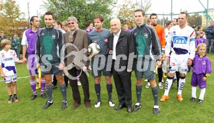 Fussball Regionalliga. SAK gegen SK Austria Klagenfurt. Christian Prawda,  (Austria), Schiedsrichter Stefan Krassnitzer, Peter Kaiser, Schiedsrichter Peter Moser, Valentin Inzko, Schiedsrichter Thomas Wieser, Goran Jolic (SAK) . Klagenfurt, am 16.10.2010.
Foto: Kuess
---
pressefotos, pressefotografie, kuess, qs, qspictures, sport, bild, bilder, bilddatenbank
