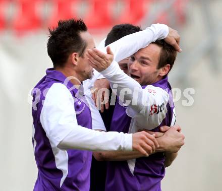 Fussball. Regionalliga. SK SAustria Klagenfurt gegen LASK Juniors. Torjubel Buergler Stephan, Schoppitsch Kai, Dollinger Matthias (Klagenfurt). Klagenfurt, 23.10.2010.
Foto: Kuess
---
pressefotos, pressefotografie, kuess, qs, qspictures, sport, bild, bilder, bilddatenbank