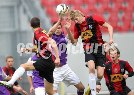 Fussball. Regionalliga. SK SAustria Klagenfurt gegen LASK Juniors. Stephan Buergler, (Klagenfurt), Simon Piesinger (LASK). Klagenfurt, 23.10.2010.
Foto: Kuess
---
pressefotos, pressefotografie, kuess, qs, qspictures, sport, bild, bilder, bilddatenbank