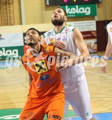 Basketball Bundesliga. Woerthersee Piraten gegenBSC Raiffeisen Fuerstenfeld Panthers.  Bernhard Weber,  (Piraten),  Anthony Shavies (Fuerstenfeld). Klagenfurt, 24.10.2010.
Foto:  Kuess

---
pressefotos, pressefotografie, kuess, qs, qspictures, sport, bild, bilder, bilddatenbank