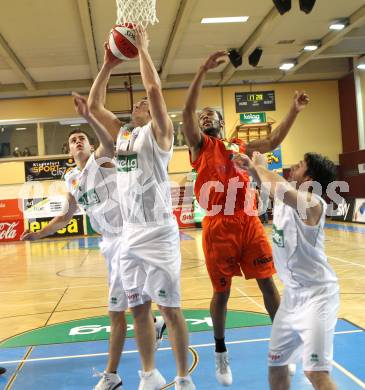 Basketball Bundesliga. Woerthersee Piraten gegenBSC Raiffeisen Fuerstenfeld Panthers.  Martin Breithuber, Maximilian Kunovjanek, Andreas Kuttnig, (Piraten), De Angelo Alexander  (Fuerstenfeld. Klagenfurt, 24.10.2010.
Foto:  Kuess

---
pressefotos, pressefotografie, kuess, qs, qspictures, sport, bild, bilder, bilddatenbank