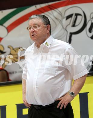 Basketball Bundesliga. Woerthersee Piraten gegenBSC Raiffeisen Fuerstenfeld Panthers.   Trainer Bob Gonnen (Fuerstenfeld). Klagenfurt, 24.10.2010.
Foto:  Kuess

---
pressefotos, pressefotografie, kuess, qs, qspictures, sport, bild, bilder, bilddatenbank