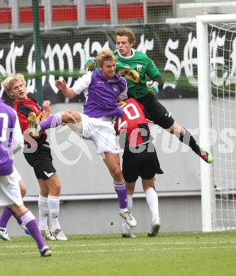 Fussball. Regionalliga. SK Austria Klagenfurt gegen LASK Juniors. Peter Pucker (Klagenfurt), Lorenz Hoebarth (LASK). Klagenfurt, 23.10.2010.
Foto: Kuess
---
pressefotos, pressefotografie, kuess, qs, qspictures, sport, bild, bilder, bilddatenbank